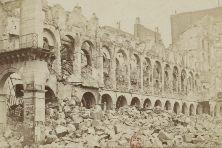 Ministère des Finances, photographie anonyme, [recueil] Ruines de Paris, mai 1871, BnF/Gallica.